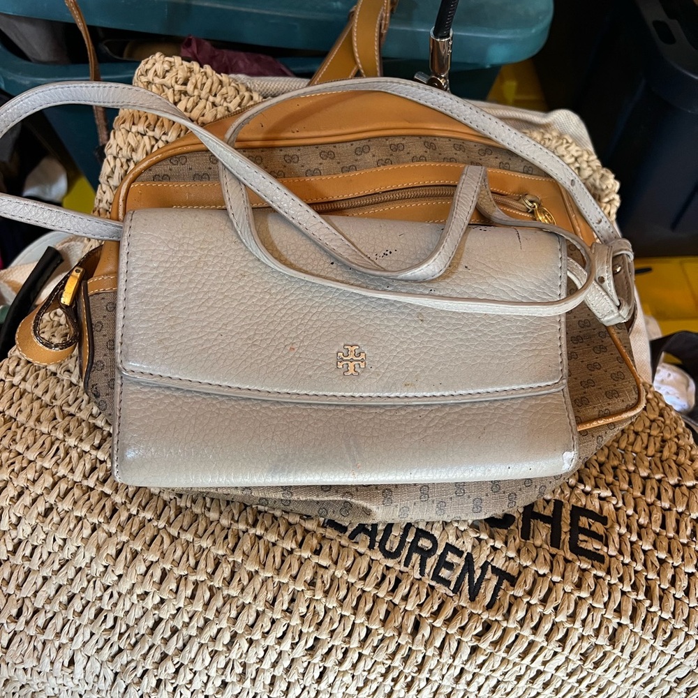 Authentic Tory Burch Gray Leather Crossbody Bag Wallet Silver gray good cond
